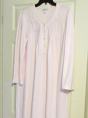 HEAVENLY BODIES BY MISS ELAINE Long Warm Nightgown Pink With Embroidery Size L